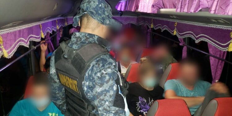 Detienen a presunto coyote en Jutiapa