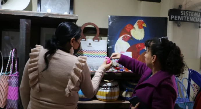 Tienda apoya con la reinserción de privados de libertad. /Foto: DGSP