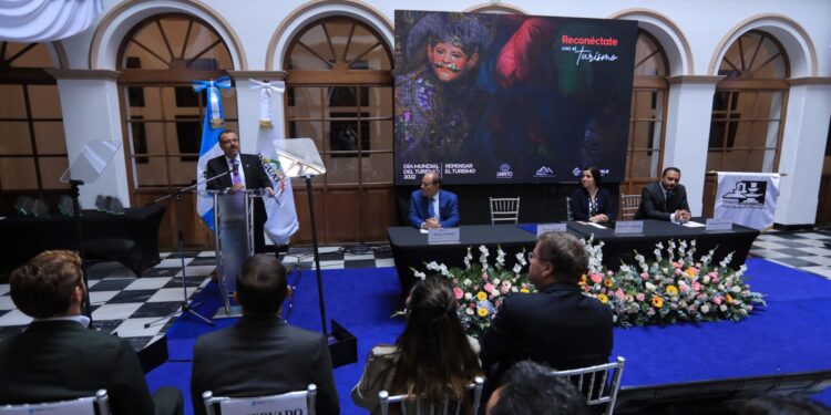 Invitan a guatemaltecos a reconectarse con el turismo