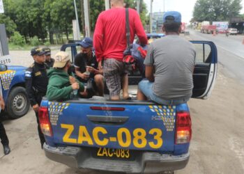 PNC localiza y asiste a grupo de migrantes en Chiquimula y Zacapa