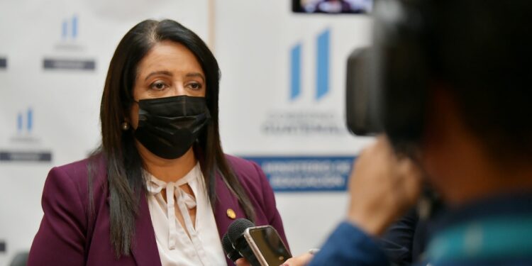 Evalúan estrategias para la reactivación educativa en áreas afectadas por depresión tropical Julia