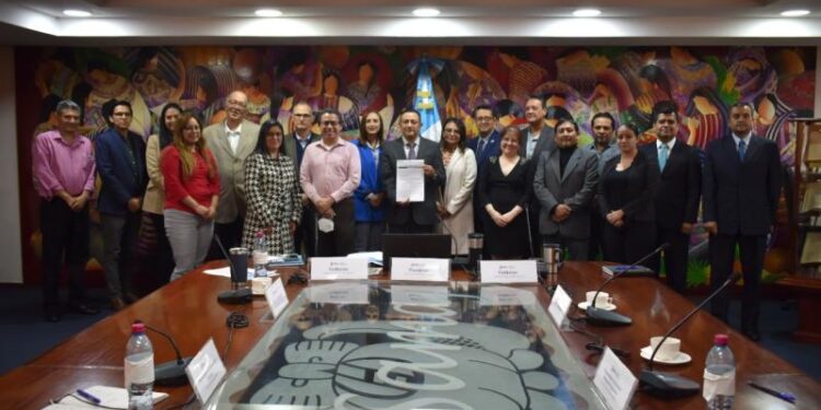 Establecen fórmula para determinar aumento al salario mínimo