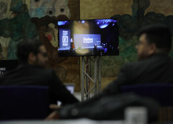 Foro Forbes en Español: Presidente destaca que Guatemala es visto como un país de inversión