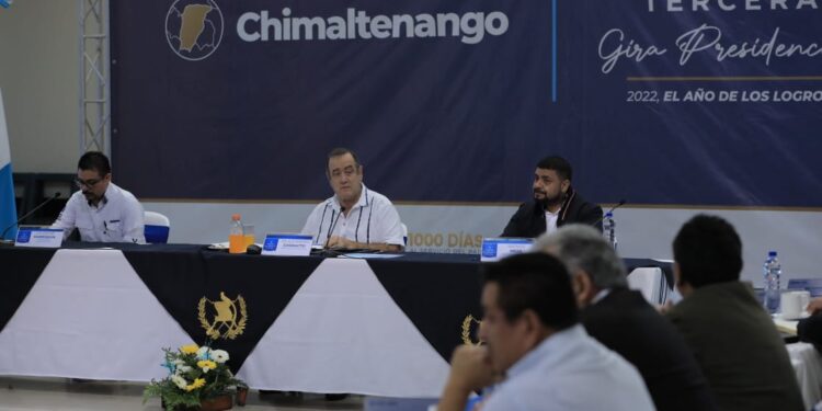 Desarrollan tercera gira presidencial, con alcaldes de Chimaltenango