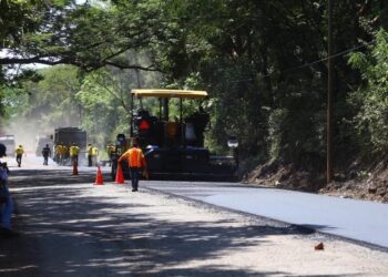 Avanzan trabajos en ruta de Quiriguá a Puerto Barrios