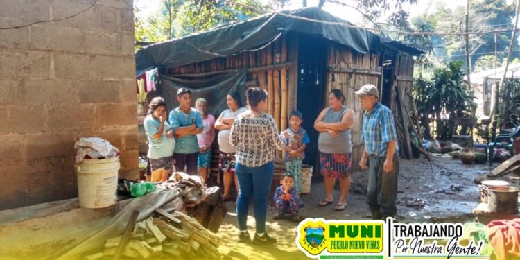 Familias afectadas por desbordamiento de río reciben ayuda