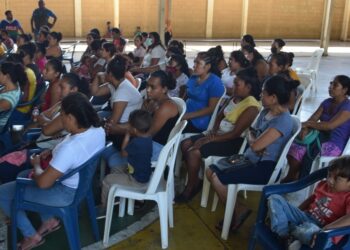 Madres solteras reciben apoyo para educación de sus hijos