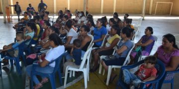 Madres solteras reciben apoyo para educación de sus hijos