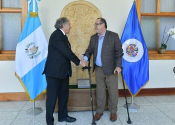 Presidente recibe visita del secretario general de la OEA, Luis Almagro