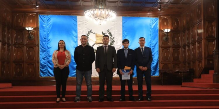 Premian a ganadores de Certamen Permanente Centroamericano 15 de Septiembre