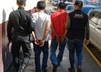 Capturan a dos personas señaladas de coyotaje por traslado de 45 extranjeros