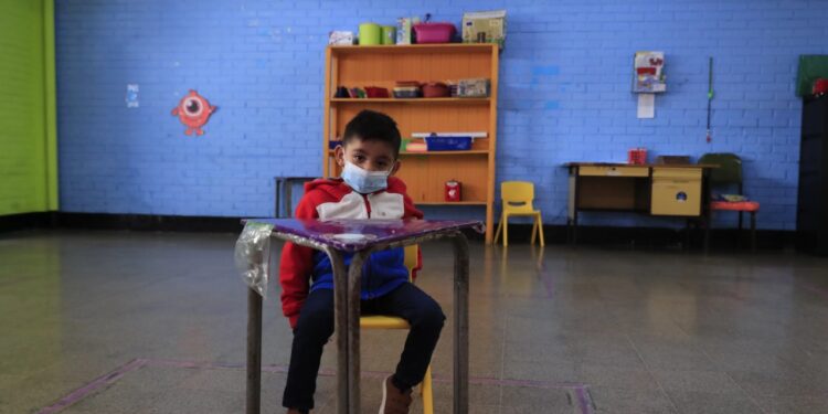 Buscan mitigar el acoso escolar con inteligencia artificial