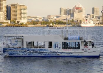 Japón prueba el primer barco de pasajeros alimentado con hidrógeno