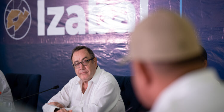 Presidente Giammattei reafirma compromiso de impulsar proyectos para Izabal