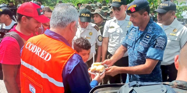 Brigada de Infantería de la Marina del Ejército brinda atención.