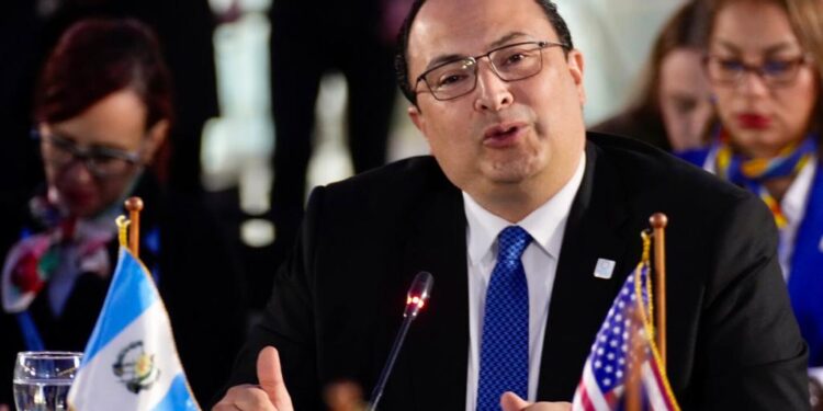 Canciller de Guatemala, Mario Búcaro.