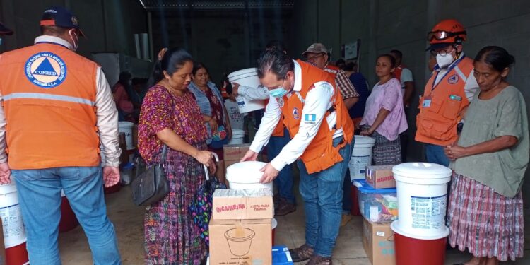 Autoridades resaltan abastecimiento para atender a guatemaltecos afectados por lluvias