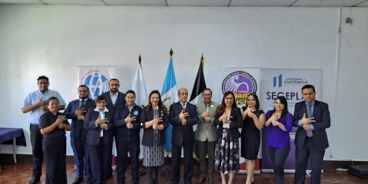 Firman convenio para promover inclusión de personas con discapacidad