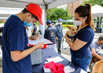 Llevan a sus mascotas a jornadas de vacunación contra la rabia