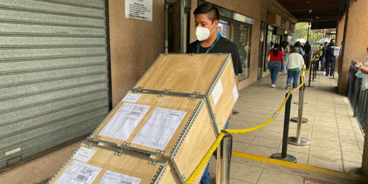 Envían 15 mil cartillas para emisión de pasaportes a Estados Unidos