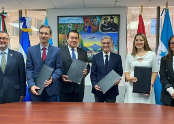 Unen esfuerzos para la protección consular a favor de trabajadores temporales en Canadá