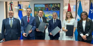 Unen esfuerzos para la protección consular a favor de trabajadores temporales en Canadá