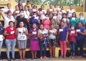 Beneficiarias de Beca Artesano reciben capital semilla