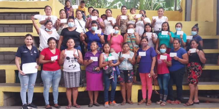 Beneficiarias de Beca Artesano reciben capital semilla