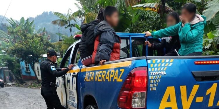 Atención en albergues, centros de acopio y carreteras se efectúa en Izabal, Huehuetenango y Alta Verapaz