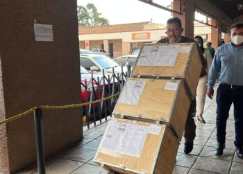 Migración coordina envío de 20 mil cartillas para emisión de pasaportes