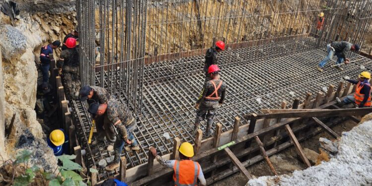 Avanza instalación de puente tipo Warren en ruta al Polochic
