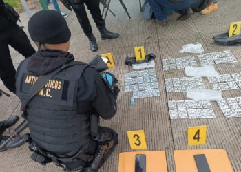 Capturan a pasajero de bus señalado de llevar mil 800 cápsulas con cocaína