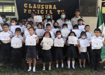 Policía Tu Amigo reconoce liderazgo de estudiantes en Escuintla