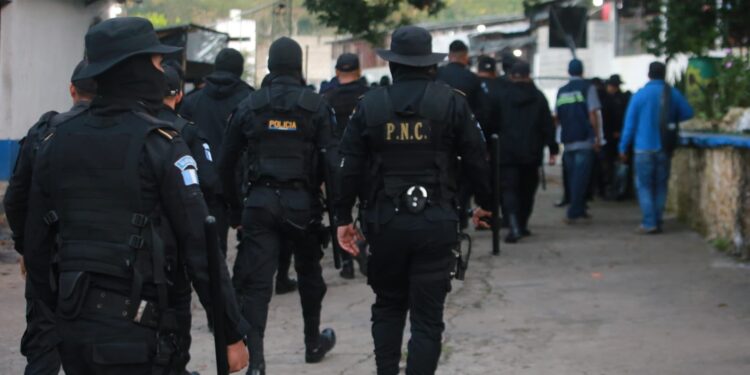 Efectúan requisa en cárcel El Boquerón