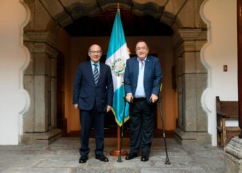 Gobernante Giammattei da la bienvenida al expresidente de México Felipe Calderón