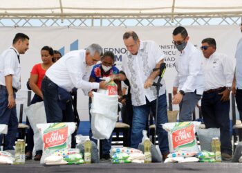 Entrega de raciones alimenticias beneficia a pescadores de Izabal