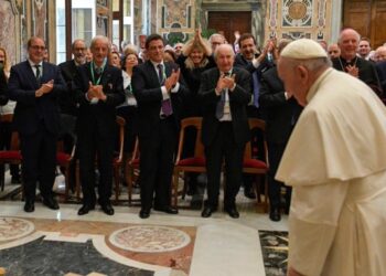 Papa pide una nueva economía para frenar especulación que causa la guerra