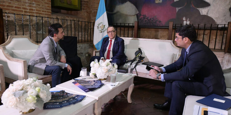 Inversionistas destacan que Guatemala es "tierra fértil" para invertir