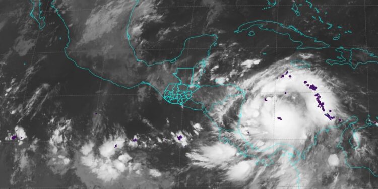 Totonicapán coordina acciones por ingreso de fenómeno tropical