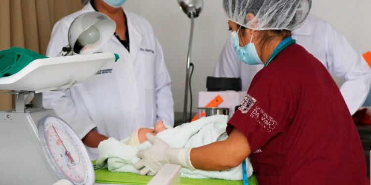 Salud brindará becas para partería a nivel universitario en Huehuetenango