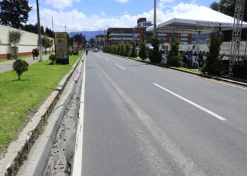Rehabilitan tramo carretero en Quetzaltenango