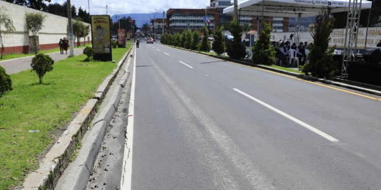 Rehabilitan tramo carretero en Quetzaltenango