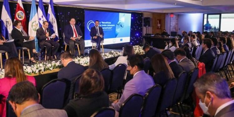Presentan beneficios de la unión aduanera centroamericana