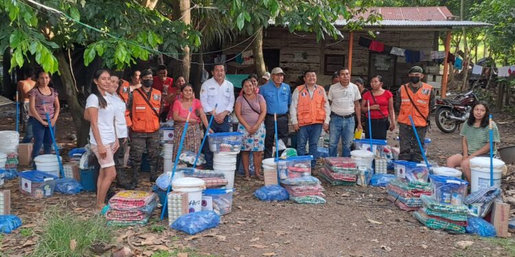 Vecinos de San José La Máquina reciben asistencia tras verse afectados por las lluvias