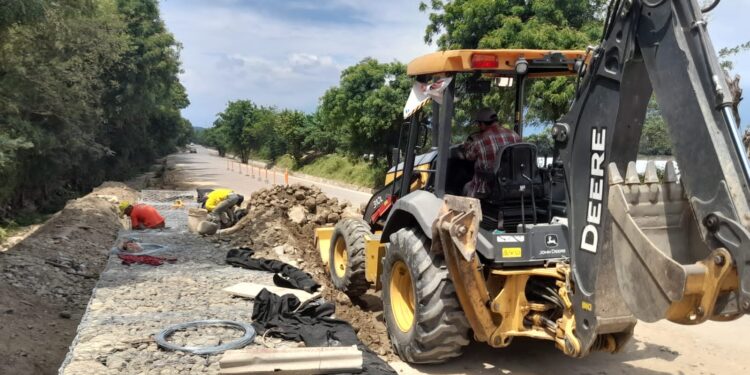 CIV atiende tramos carreteros afectados por las lluvias en Zacapa