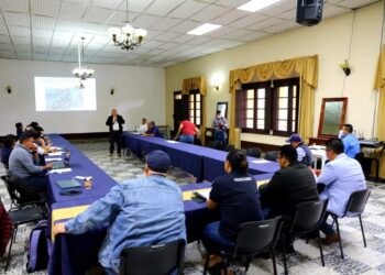 Discuten sobre situación ambiental de lago de Izabal y río Dulce