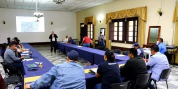 Discuten sobre situación ambiental de lago de Izabal y río Dulce