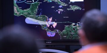 Socializan medidas de prevención a nivel departamental ante efectos de huracán Julia