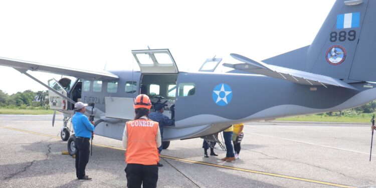 Ejército traslada a hospital capitalino a niña izabalense que sufrió quemaduras