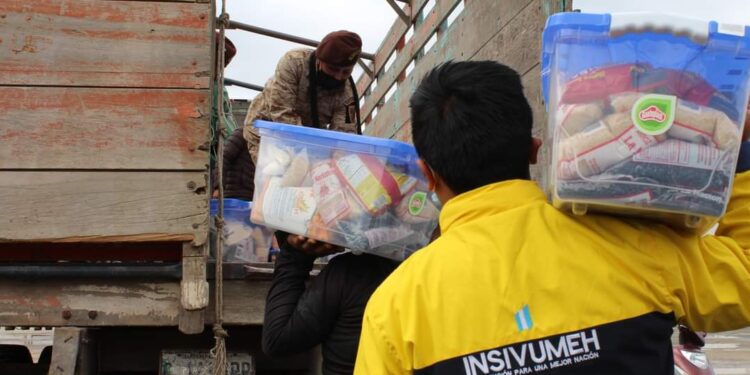 Autoridades agilizan traslado de ayuda humanitaria a municipios quichelenses